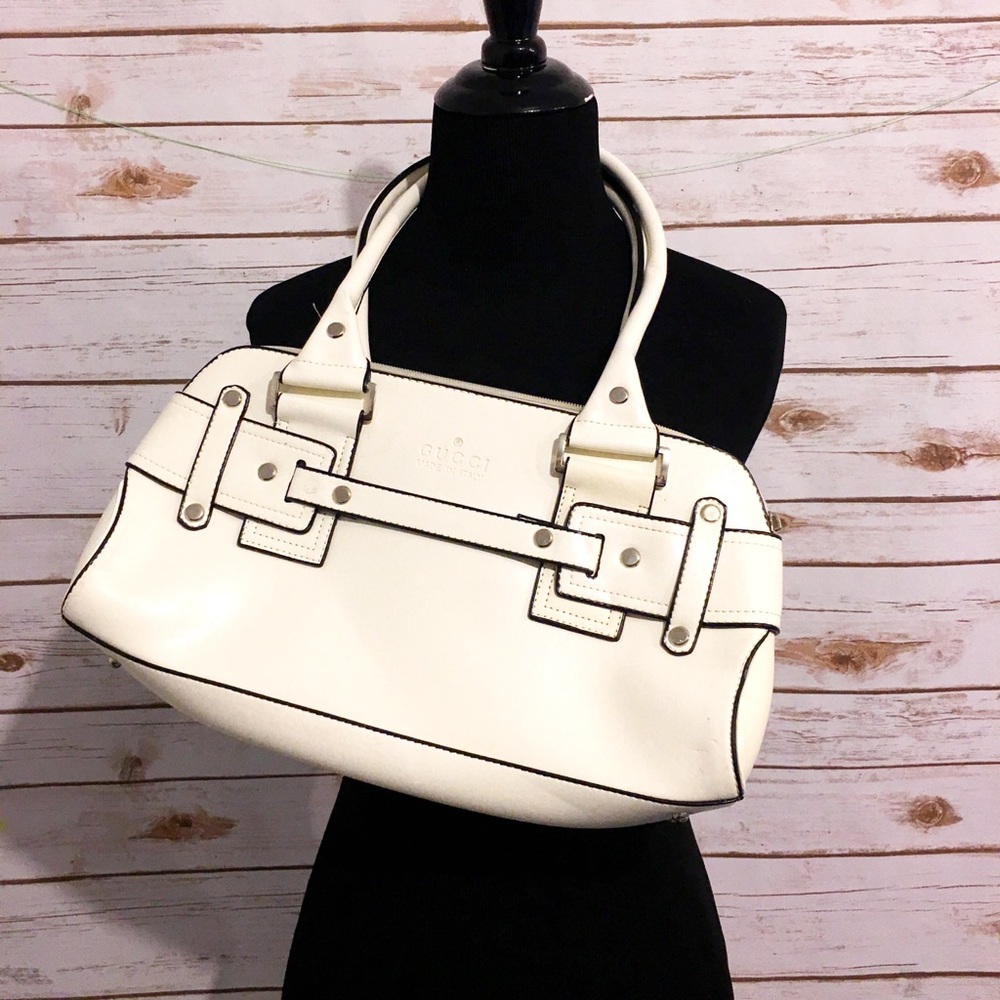 Authentic white leather Gucci purse!